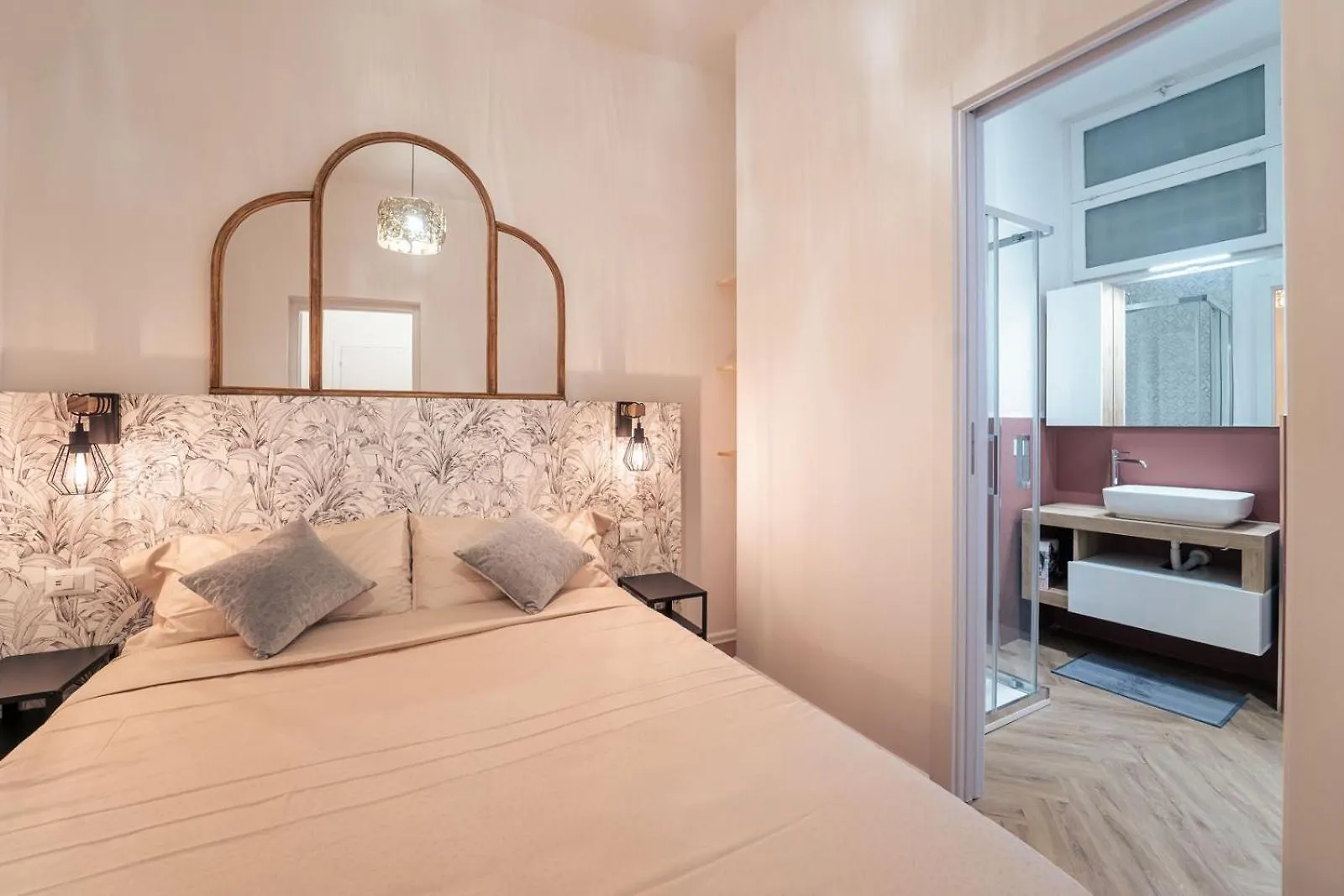 Elegant Design Apartment In Historical City Center Catania Italy