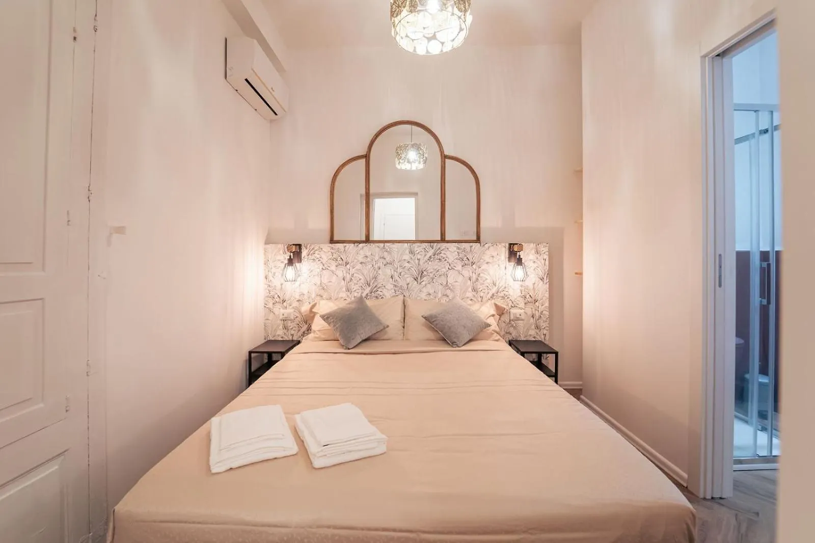 Elegant Design Apartment In Historical City Center Catania